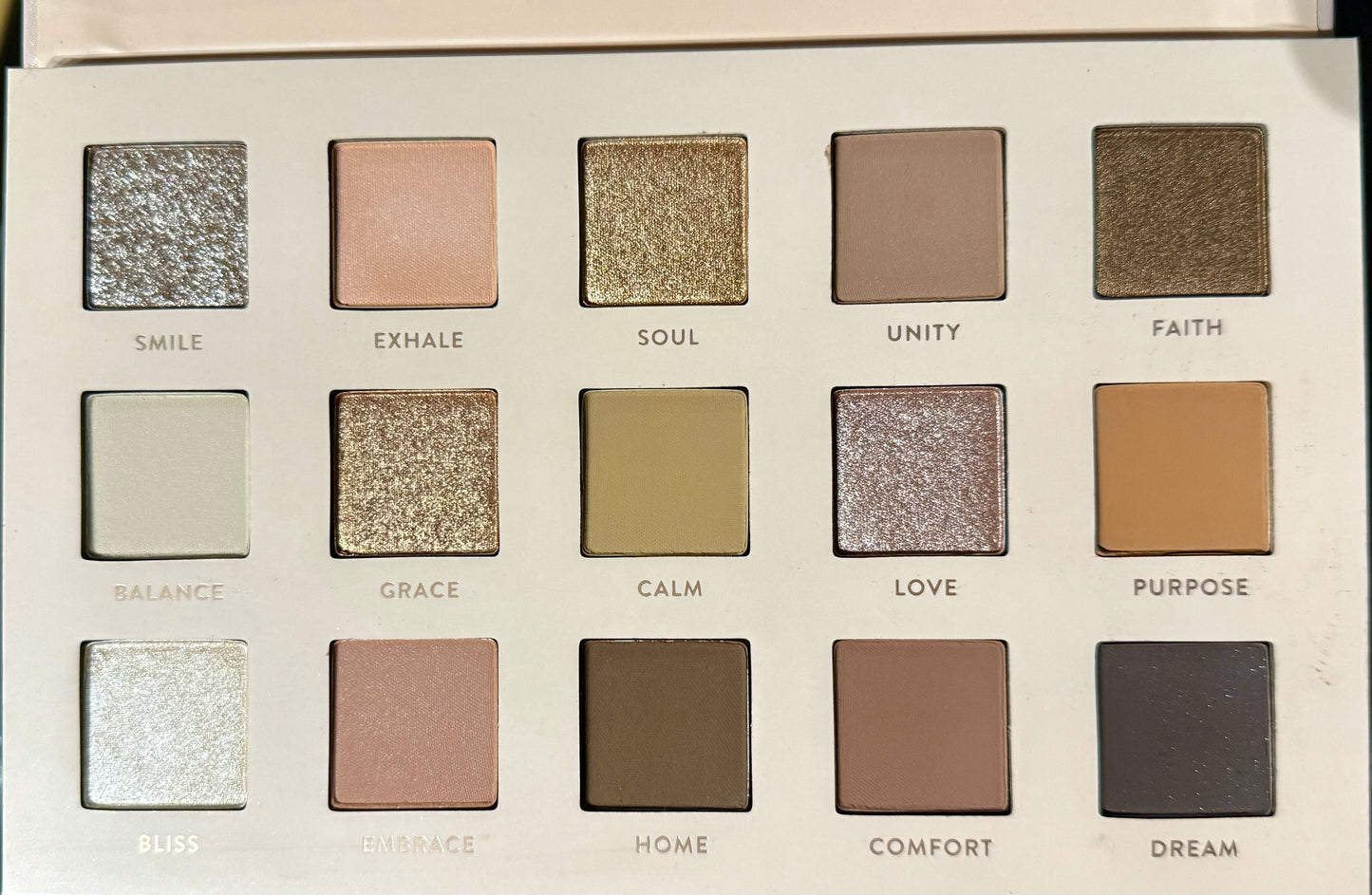 Fulfillment eyeshadow palette (15 pan) with eyeshadow blending brush