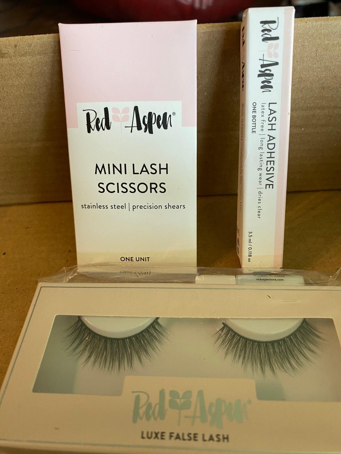 Deluxe Faux Lash, Resilient