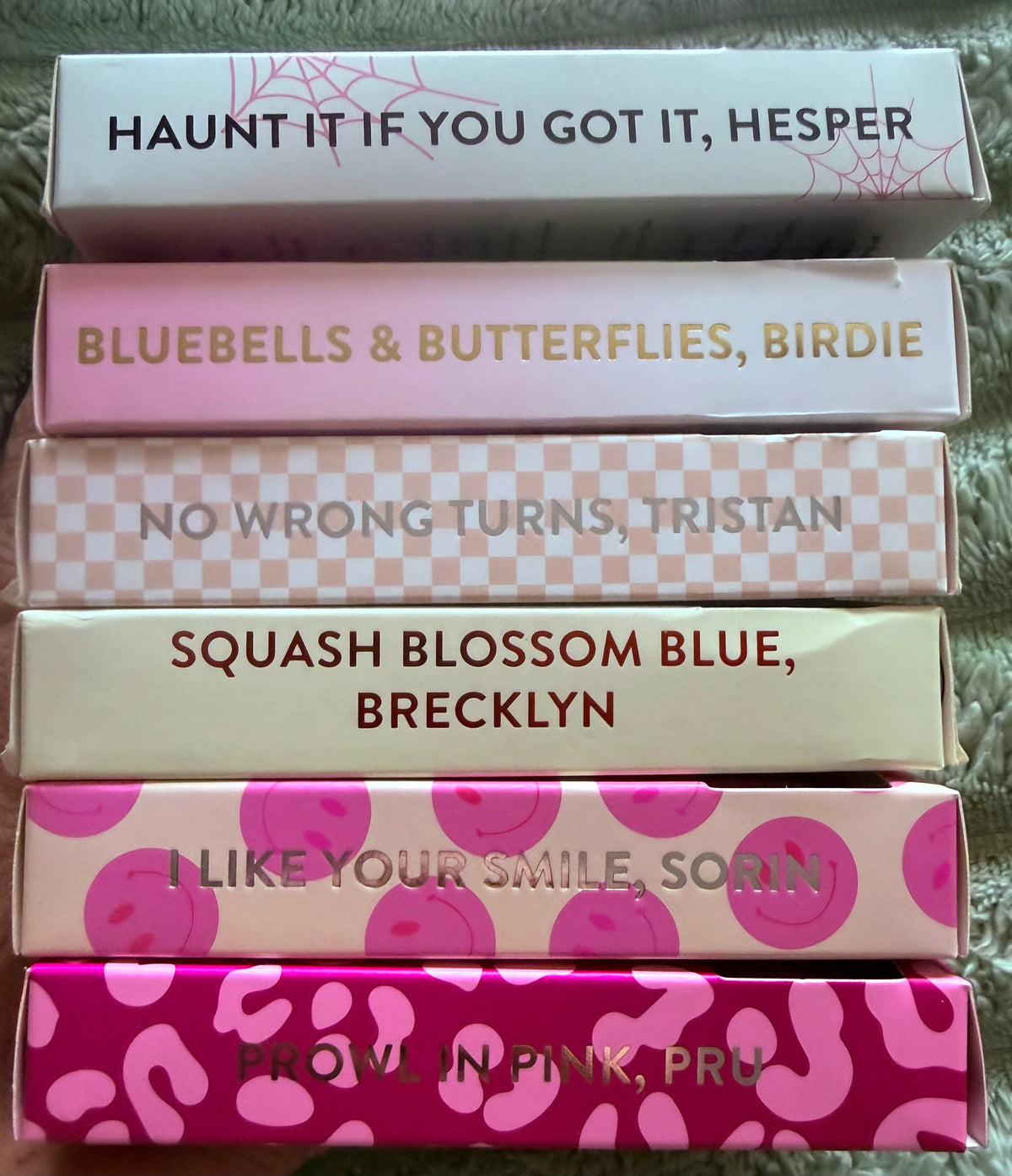 Set of eight summer inspired Red Aspen deluxe press on nail kit