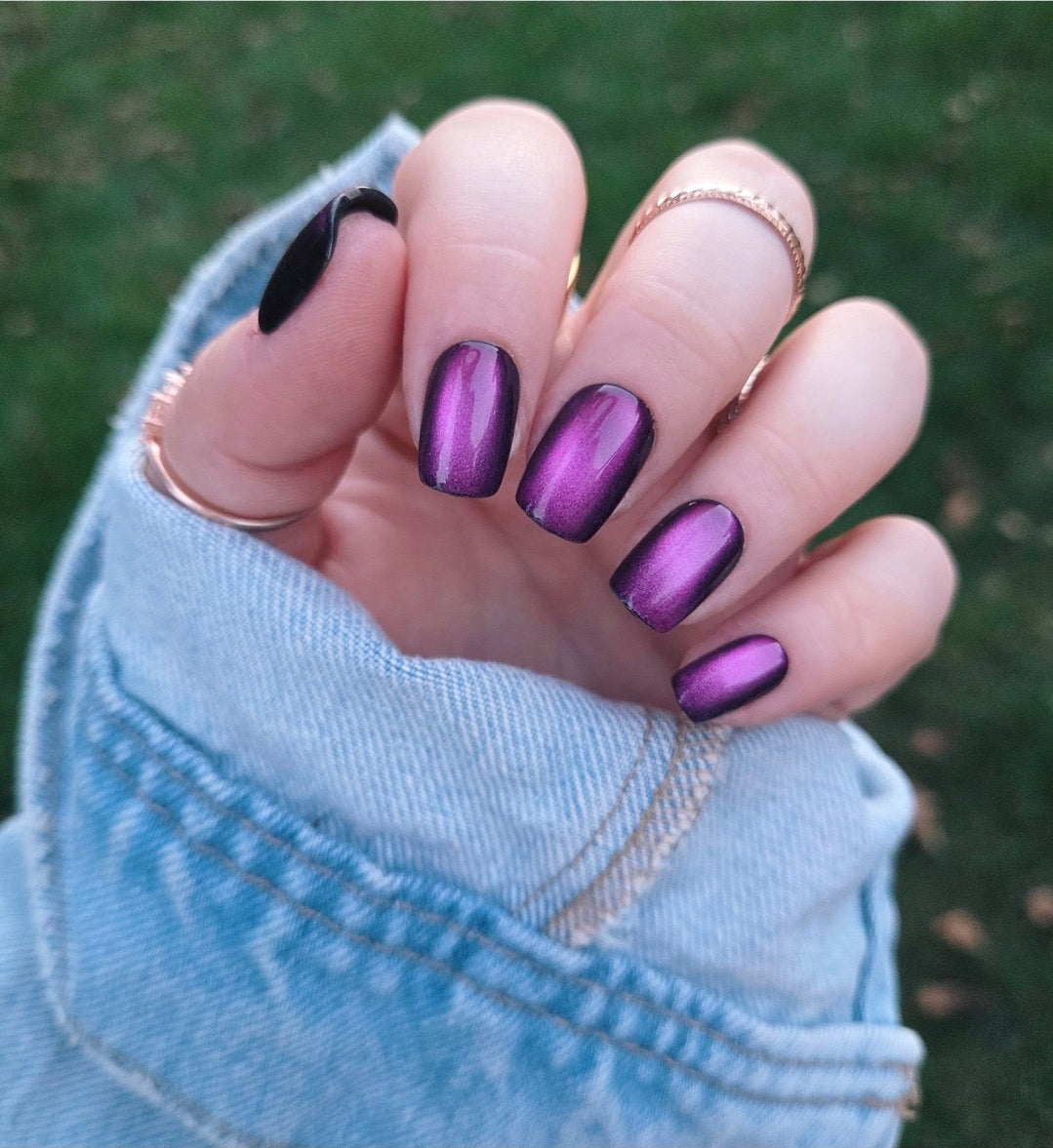 Big & Bold, Beth (Acrylics/Squoval)