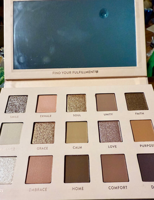 Fulfillment eyeshadow palette (15 pan) with eyeshadow blending brush