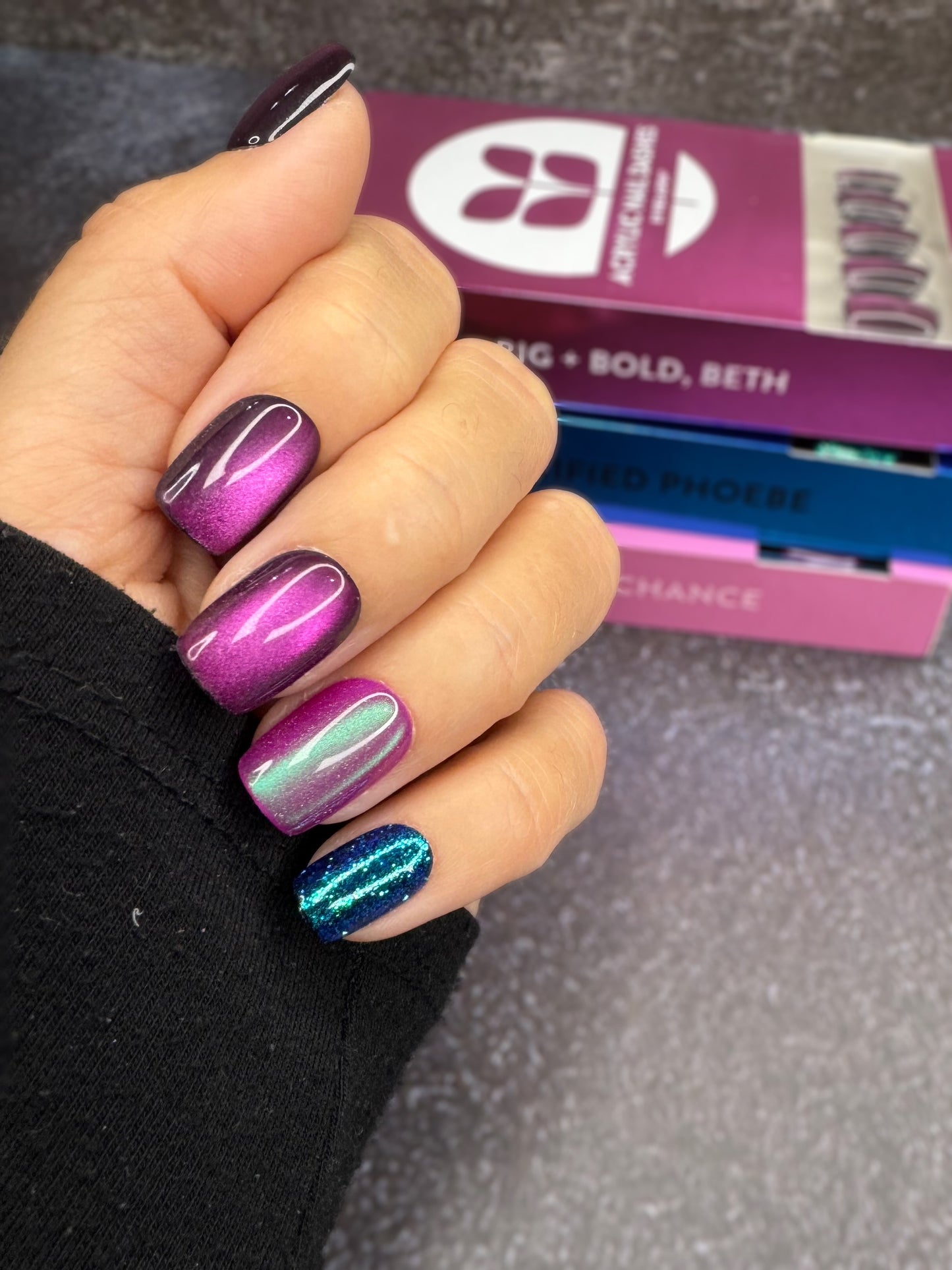 Big & Bold, Beth (Acrylics/Squoval)